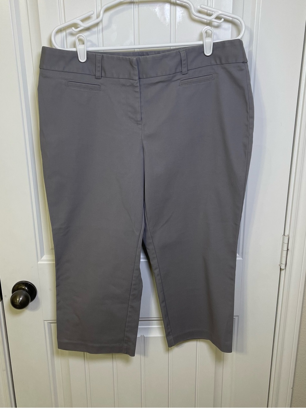Apt. 9 Women's Size 14 Grey Stretch Capri Pants Mid Rise Office Casual Cropped